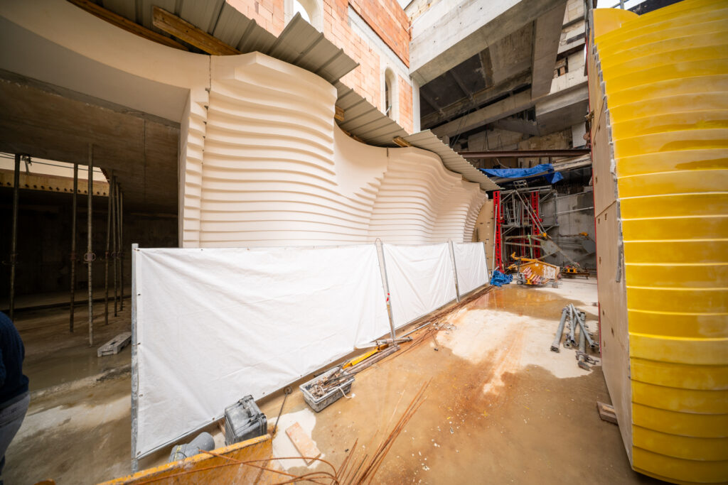 Wine cellar architecture: custom-made formwork for signature projects 11 Winery architecture: Custom-built formwork reinforced on site to create curved stepped exposed concrete walls for a winery in France.